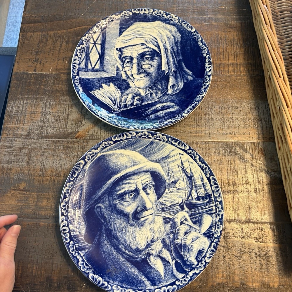 VINTAGE BLUE DELFT BOCH BELGIUM LA LOUVIERE PLATE OLD LADY & SEA CAPTAIN 11.25"